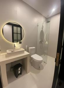 Et badeværelse på Villa Kitin Luxe