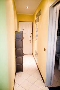 a hallway with a door leading to a bathroom at A un passo dal centro gli orsetti del duomo in Piacenza