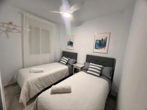 Ένα ή περισσότερα κρεβάτια σε δωμάτιο στο Puertas del Mar 1