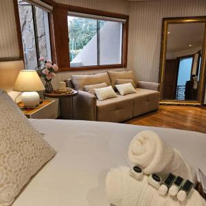 a hotel room with a bed and a couch at Green Palace Hotel Boutique in Asuncion