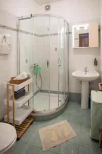 Ванная комната в Apartments with a parking space Mali Losinj (Losinj) - 8026 +30 фотографий