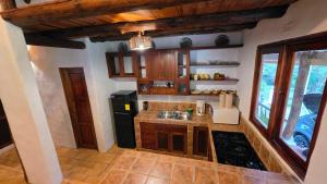 Η κουζίνα ή μικρή κουζίνα στο Luxury Cabin - Heated pool - 4 Bedrooms