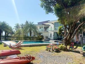 a house with a swimming pool and a resort at Koh Chang Pool Villa Viewthalay in Ko Chang