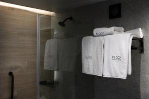 Koupelna v ubytování Hotel Block Suites + 21 fotografií