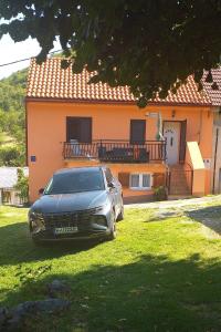 Το κτήριο όπου στεγάζεται  η παραθεριστική κατοικία