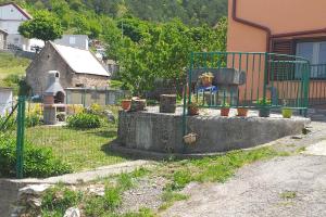 Κήπος έξω από το Holiday house with a parking space Volarice, Senj - 24883 +3 φωτογραφίες