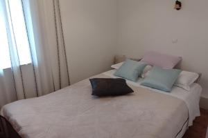 Ένα ή περισσότερα κρεβάτια σε δωμάτιο στο Holiday house with a parking space Volarice, Senj - 24883