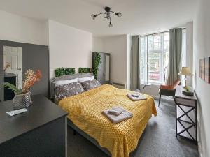 En eller flere senge i et værelse på Flat One