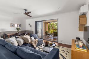 Χώρος καθιστικού στο Kookaburra's Nest - Mountain Views and Luxury Living