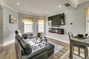 TV a/nebo společenská místnost v ubytování Walk to Park Modern Apt 2 Mi to Union College!