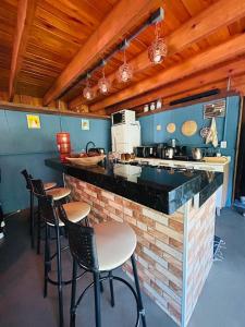 Η κουζίνα ή μικρή κουζίνα στο Chalé das Pedras - Refúgio de Paz em meio à Natureza