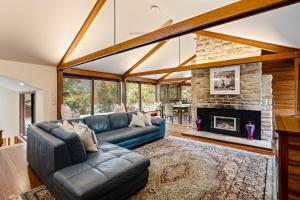 Χώρος καθιστικού στο The Tree House, Cottage Point - Back to Nature