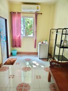 Postel nebo postele na pokoji v ubytování Lanta Orange House