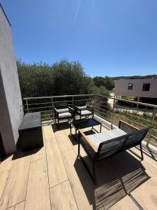 Μπαλκόνι ή βεράντα στο Refuge tranquille, vue nature, place de parking au port gratuite