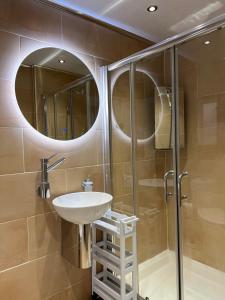 Phòng tắm tại Duplex Apartment in Greater Manchester