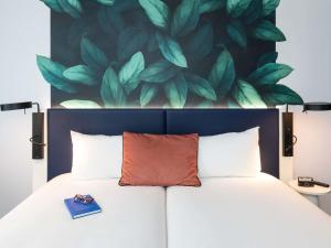 Ένα ή περισσότερα κρεβάτια σε δωμάτιο στο ibis Styles Bezons Paris La Défense +33 φωτογραφίες