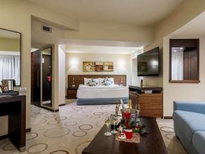 Un pat sau paturi într-o cameră la Bucharest Unirii Square - Handwritten Collection +157 fotografii