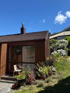 O grădină în afara Queen's Tiny Nook by Peakhost