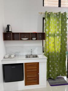 Η κουζίνα ή μικρή κουζίνα στο harveys apartment