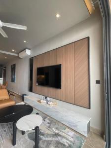 TV a/nebo společenská místnost v ubytování Antara Genting by Enigma 3BR, High Floor, Jacuzzi