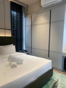 Postel nebo postele na pokoji v ubytování Antara Genting by Enigma 3BR, High Floor, Jacuzzi