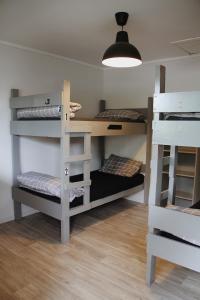 Μία ή περισσότερες κουκέτες σε δωμάτιο στο Hugo & Carters Backpackers & Motel +48 φωτογραφίες