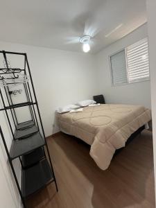 En eller flere senge i et værelse på Próximo Hosp de Amor e Rodovia Faria Lima