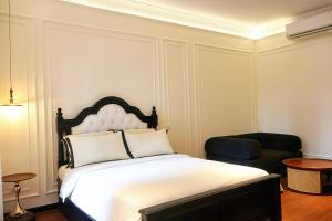 Кровать или кровати в номере Paxtonz French Vintage Studio Empire City Near One Utama