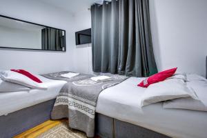 Ένα ή περισσότερα κρεβάτια σε δωμάτιο στο City Hotel +15 φωτογραφίες