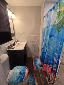 Et badeværelse på The Blue orlampa house + 29 billeder