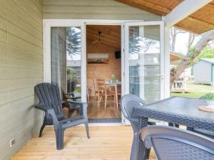 Αίθριο ή υπαίθριος χώρος στο Chalet avec Terrasse à Tréguennec pour 4 personnes - API-1-52-944