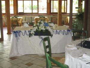 La Radice tesisinde bir restoran veya yemek mekanı
