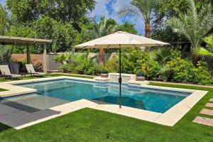 Πισίνα στο ή κοντά στο Modern & Bright 5BR|Near Stadium Westgate w/ Pool