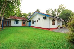 a house with a lawn in front of it at Green Villa in Kahawa
