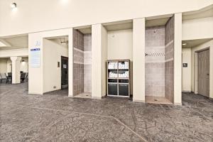 Φωτογραφία από το άλμπουμ του Whispering Pines Lake Views Studio 2 Queen Beds, Heated Pool and Hot Tub σε Two Harbors +4 φωτογραφίες