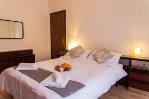 Ένα ή περισσότερα κρεβάτια σε δωμάτιο στο Spacious 6-Guest Home 8 min To Metro & Free Parking +28 φωτογραφίες