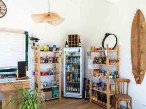 Η κουζίνα ή μικρή κουζίνα στο Mobil home 30m² avec terrasse à Tréguennec pour 6 personnes - API-1-52-950