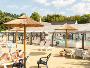 Bazén v ubytování Mobile-home 31m² avec Terrasse à Piriac-sur-Mer - API-1-52-964 nebo v jeho okolí