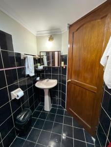 Ένα μπάνιο στο Departamento con Terraza