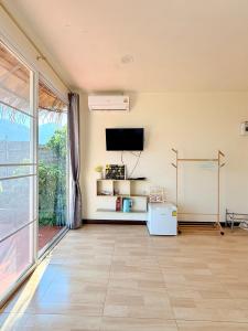 Μια τηλεόραση ή/και κέντρο ψυχαγωγίας στο bearhousecafe