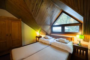 Una cama o camas en una habitación de Chata Františkov 66 fotos más