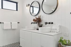 Ένα μπάνιο στο Donovan's Guest House - Foodies, Pet Friendly +19 φωτογραφίες