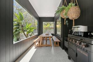 Η κουζίνα ή μικρή κουζίνα στο Donovan's Guest House - Foodies, Pet Friendly