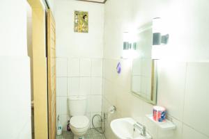 Ένα μπάνιο στο Villa Kubu Gitgit