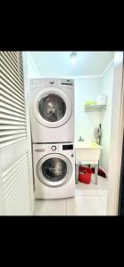 Φωτογραφία από το άλμπουμ του Genesis 288 στο Κίνγκστον