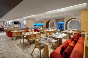 O zonă de relaxare la Aston Bintaro Hotel & Conference Center