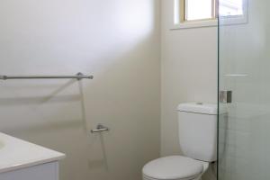 Ένα μπάνιο στο Welcome to Tinnie Retreat +12 φωτογραφίες