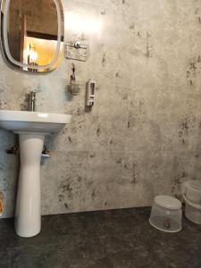 Ảnh trong thư viện ảnh của Khoj The Lake Trail ở Nārkanda