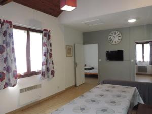 Ένα ή περισσότερα κρεβάτια σε δωμάτιο στο Gîte 85m² avec Terrasse, Cuisine équipée pour 8 pers. - API-1-52-1028 +17 φωτογραφίες