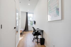 Μια τηλεόραση ή/και κέντρο ψυχαγωγίας στο Quiet studio For 2 Guest With Parking